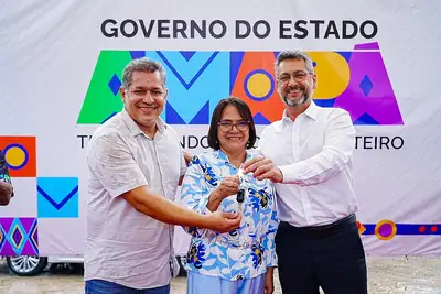 notícia: Governador Clécio Luís entrega novos veículos ao Lacen e reforça o combate e monitoramento de doenças tropicais em todo o Amapá