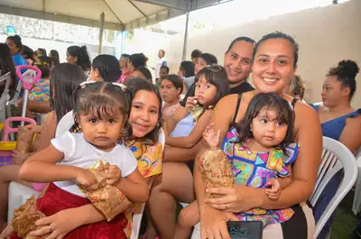 Foto: Sal Lima/GEA Elisângela Farias, junto a seus filhos, irmãos e sobrinhos