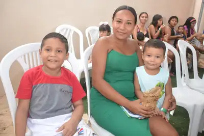 Foto: Sal Lima/GEA Janice Pereira e seus dois filhos