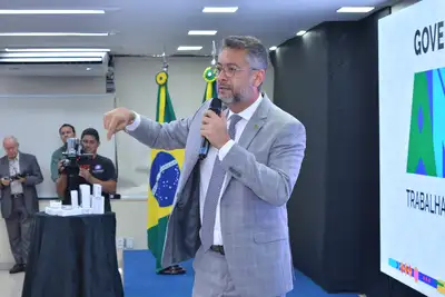 notícia: 'Tecnologia que garante respostas mais rápidas e eficientes', diz governador Clécio Luís na entrega de celulares conectados ao Ciodes