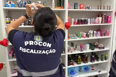 notícia: Procon Amapá realiza operação de fiscalização em empresas que comercializam produtos e serviços para o Dia dos Namorados