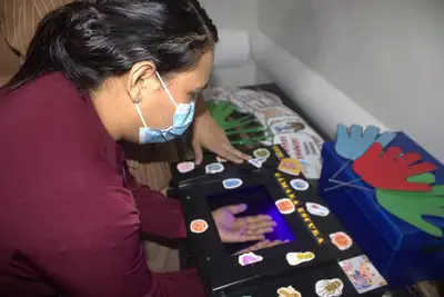 notícia: Com jogos, ações educativas e câmara escura, Fundação de Saúde do Amapá reforça conscientização sobre higiene das mãos
