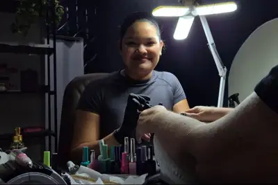 notícia: ‘A clientela aumenta nessa época do ano’, diz profissional de unhas decoradas sobre festividades juninas do Governo do Amapá