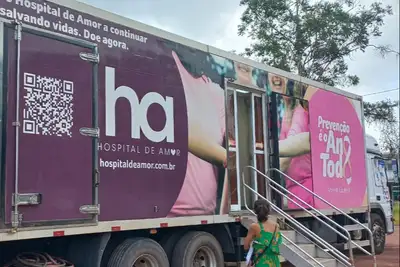 notícia: Hospital de Santana recebe carreta do Hospital de Amor para ampliar acesso à mamografia e PCCU