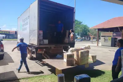 notícia: Governo do Estado embarca cinco toneladas de peças artesanais para expor na 25ª Fenearte, em Pernambuco