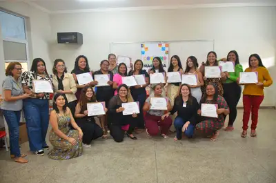 notícia: Mulheres do Residencial Macapaba fortalecem renda ao concluir curso profissional promovido pelo Governo do Amapá