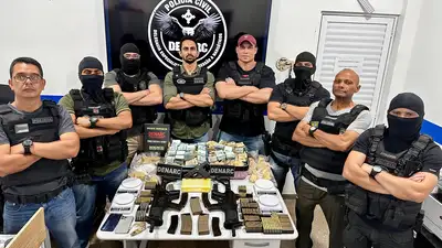 notícia: Amapá Mais Seguro: Polícia Civil apreende armas de fogo, drogas e mais de R$ 350 mil em Macapá