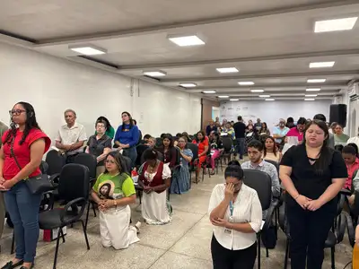 notícia: Imagem peregrina de Jesus de Nazaré passa pela Secretaria de Estado da Educação e reforça mensagens de fé e esperança