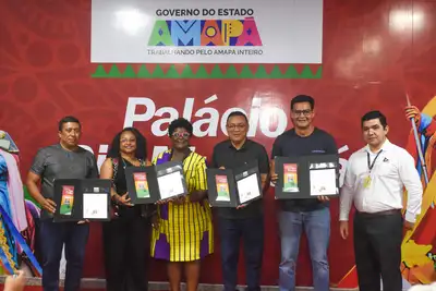 notícia: Em Mazagão Velho, Governo do Amapá e Correios lançam selo postal institucional e carimbo comemorativo da Festa de São Tiago