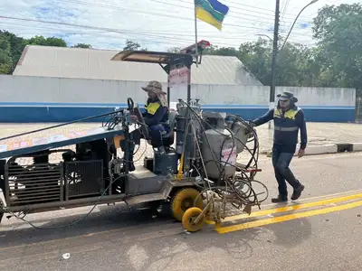 notícia: Governo do Amapá avança com serviços de sinalização viária em Ferreira Gomes