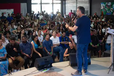 notícia: 'Qualificar as pessoas para o acesso a emprego, renda e dignidade', evidencia governador Clécio Luís na aula inaugural de nova etapa do Emprega Amapá