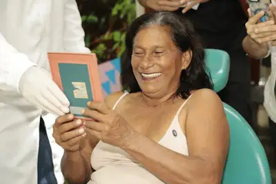 notícia: 'Hoje eu sou uma outra mulher', diz paciente ao receber prótese dentária pelo programa Mais Sorriso do Governo do Amapá