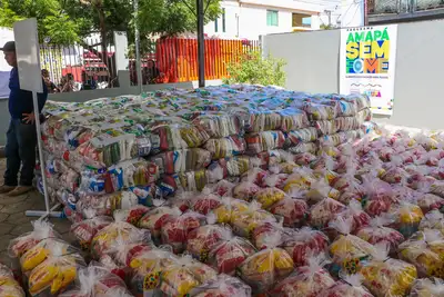 notícia: Governo do Amapá atende 1,6 mil famílias com kits de alimentos nos bairros Cidade Nova e Perpétuo Socorro, em Macapá