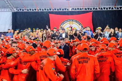 notícia: ‘A melhor turma formada para uma nova fase do Corpo de Bombeiros do Amapá’, celebra governador Clécio Luís na formatura de 129 novos soldados