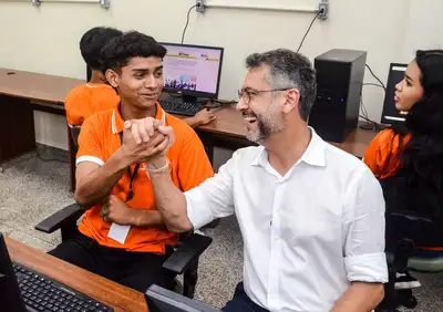 notícia: 'Escola reconstruída para cumprir o papel de formar jovens para o futuro', destaca governador Clécio Luís ao entregar a 26ª escola da gestão