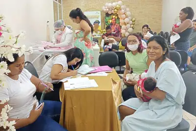 notícia: Mães e bebês participam de consultas, testes e apoio à amamentação no Hospital da Mulher Mãe Luzia, em Macapá