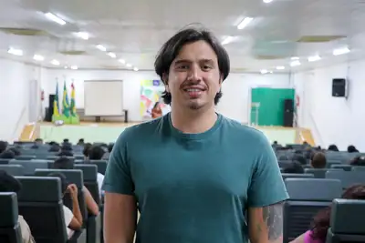 notícia: 'Os jovens locais são muito engajados, nunca decepcionam', diz representante da Secretaria Nacional da Juventude em plenária da COP30