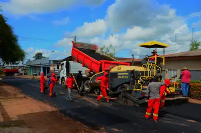 notícia: Governo do Amapá intensifica obras de pavimentação na Avenida Júlio Cardoso, em Santana