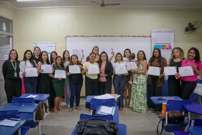 notícia: Mulheres do Residencial Macapaba recebem certificação profissional em epilação ao concluírem curso do Governo do Amapá