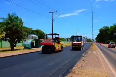notícia: Governo do Estado intensifica trabalho de recapeamento da Rodovia Josmar Pinto para a 54ª Expofeira do Amapá