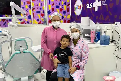 notícia: Consultório odontológico Sorriso Azul celebra 1 ano de atendimentos humanizados e inclusivos no Hospital de Laranjal do Jari