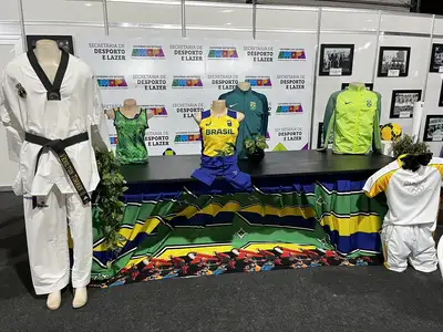 notícia: Medalhas, uniformes e objetos usados em competições são destaques em estande da 54ª Expofeira do Amapá 
