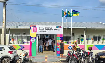 notícia: Governo do Amapá entrega novo prédio da Escola Maria Catarina em Santana, a 30ª totalmente reconstruída