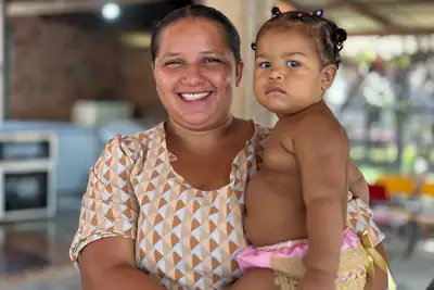 notícia: Mãe se emociona com primeira consulta odontológica da filha em ação do Mais Sorriso na comunidade do Pirativa, em Santana