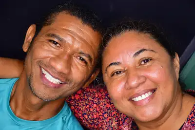 notícia: Um sorriso para dois: casal de Santo Antônio do Matapi recupera autoestima e felicidade após ação odontológica do Governo do Amapá