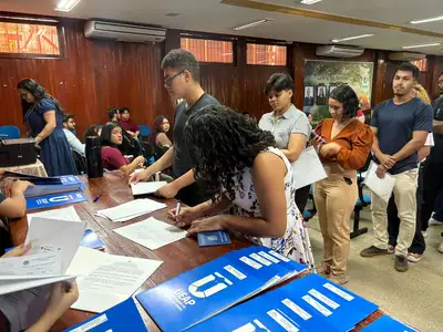 notícia: Estudantes da Ueap aprovados no programa de monitoria da universidade assinam Termo de Compromisso