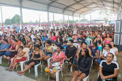 notícia: Governo do Amapá entrega kits de alimentos para mais de 1,5 mil famílias na Zona Norte de Macapá