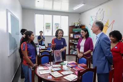 notícia: Governo do Amapá recebe conselheiro da Embaixada da França para fortalecer cooperação educacional