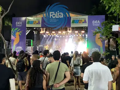 notícia: Penúltima noite da Folia Literária Internacional reuniu artistas do Amapá, Amazonas, Rio de Janeiro e Pará em shows vibrantes