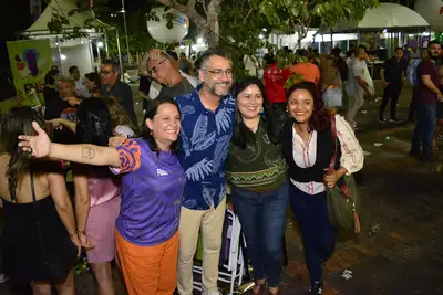 notícia: 'A Folia Literária é cultura e buscamos valorizar nossos artistas, unindo com eventos nacionais', destaca governador Clécio, na última noite de evento