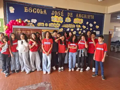 notícia: Alunos da Escola José de Anchieta prestam homenagem aos professores em celebração ao Dia do Mestre
