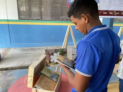 notícia: Exposições poéticas e fotográficas aprovadas na Política Nacional Aldir Blanc, 2025 percorrem escolas da rede pública de ensino de Macapá