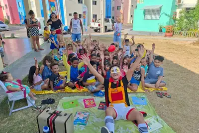notícia: Crianças do Vila dos Oliveiras recebem tarde de cinema, contação de história e esporte em evento promovido pelo Governo do Amapá