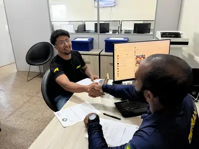 notícia: Menos de um mês após leilão do Detran Amapá, arrematantes iniciam a retirada de veículos adquiridos