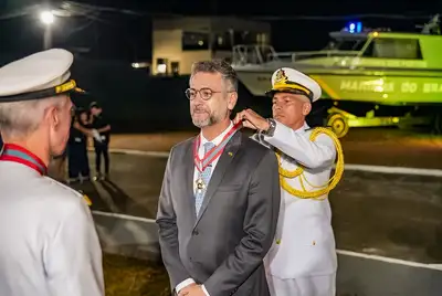 notícia: Governador do Amapá, Clécio Luís recebe Medalha do Mérito Naval: 'fruto de anos de parceria'