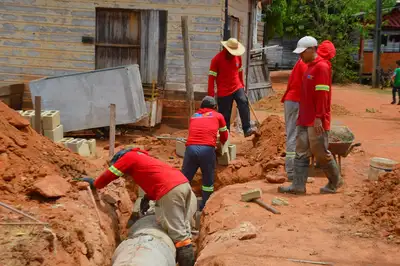 notícia: Governo do Amapá executa obras de drenagem na Rua Pedro Ladislau, em Vitória do Jari