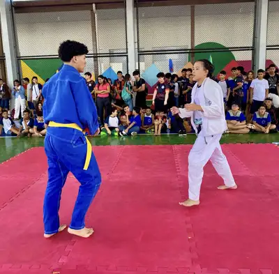 notícia: Governo do Amapá incentiva espírito esportivo de estudantes com jogos internos na Escola Coaracy Nunes, em Macapá