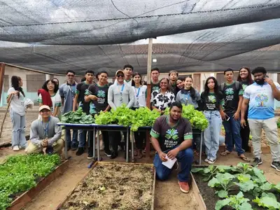 notícia: Governo do Amapá incentiva educação ambiental com eletiva de horta escolar em Porto Grande