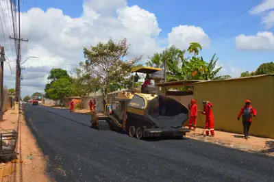notícia: Governo do Amapá avança na pavimentação de ruas e avenidas em diversos bairros de Macapá
