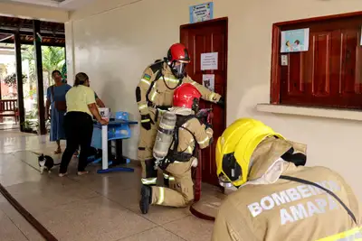 notícia: Governo do Amapá realiza simulação de incêndio em escola estadual para capacitar comunidade escolar 