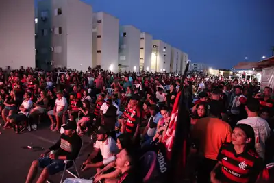 notícia: Governo do Amapá leva telões para transmissão da final da Taça Libertadores e movimenta comércio local 