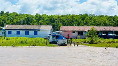 notícia: Governo do Amapá e Ministério da Integração Regional enviam duas toneladas de alimentos e 120 mil litros de água potável para a região do Sucuriju 