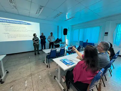 notícia: Governo do Amapá participa de capacitação da Confederação Nacional de Municípios para aprimorar práticas educacionais no estado