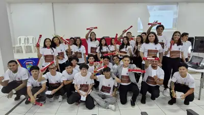 notícia: Governo do Amapá celebra avanço de estudantes da Educação de Jovens e Adultos com cerimônia de reconhecimento em Macapá