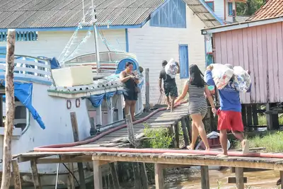 notícia: Governo do Amapá e Ministério da Integração Regional entregam alimentos e água potável à comunidade do Sucuriju
