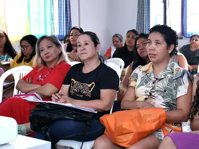 notícia: Governo do Amapá promove oficina para confecção de portfólio para mulheres empreendedoras em Macapá
